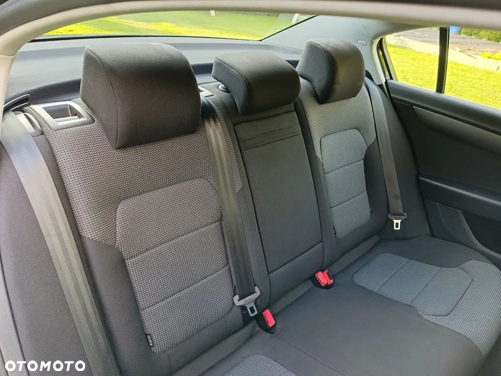 Volkswagen Passat 2.0 TDI DSG BlueMotion Technology Comfortline - 27