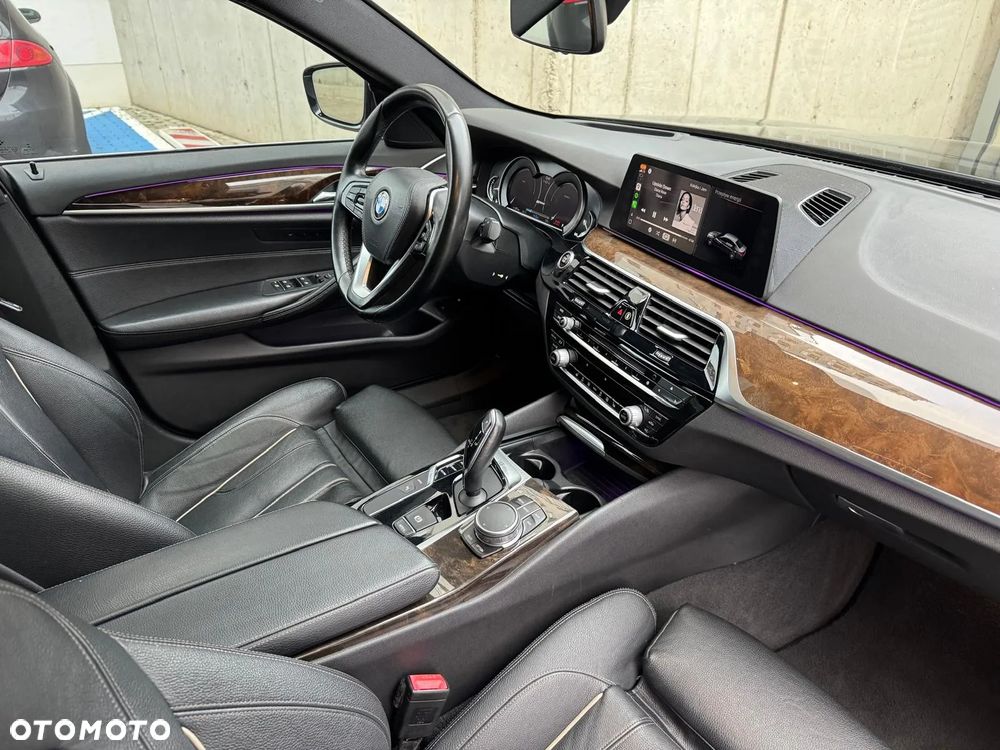 BMW Seria 5 530e - 17