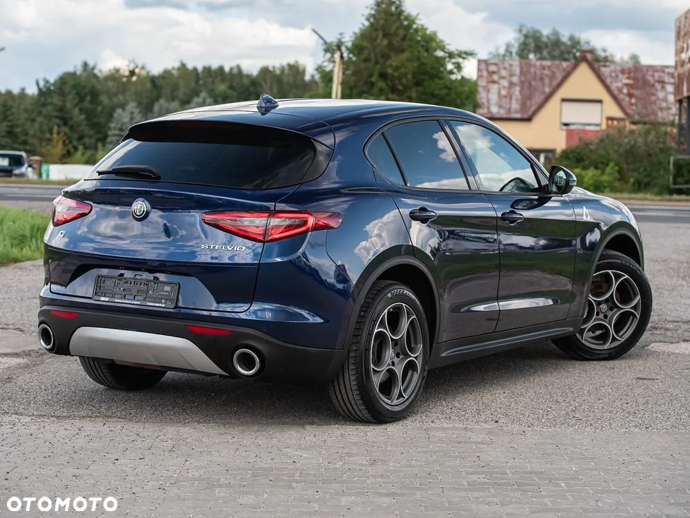 Alfa Romeo Stelvio - 13