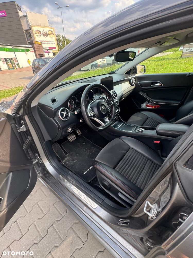 Mercedes-Benz CLA 220 4-Matic AMG Line - 6