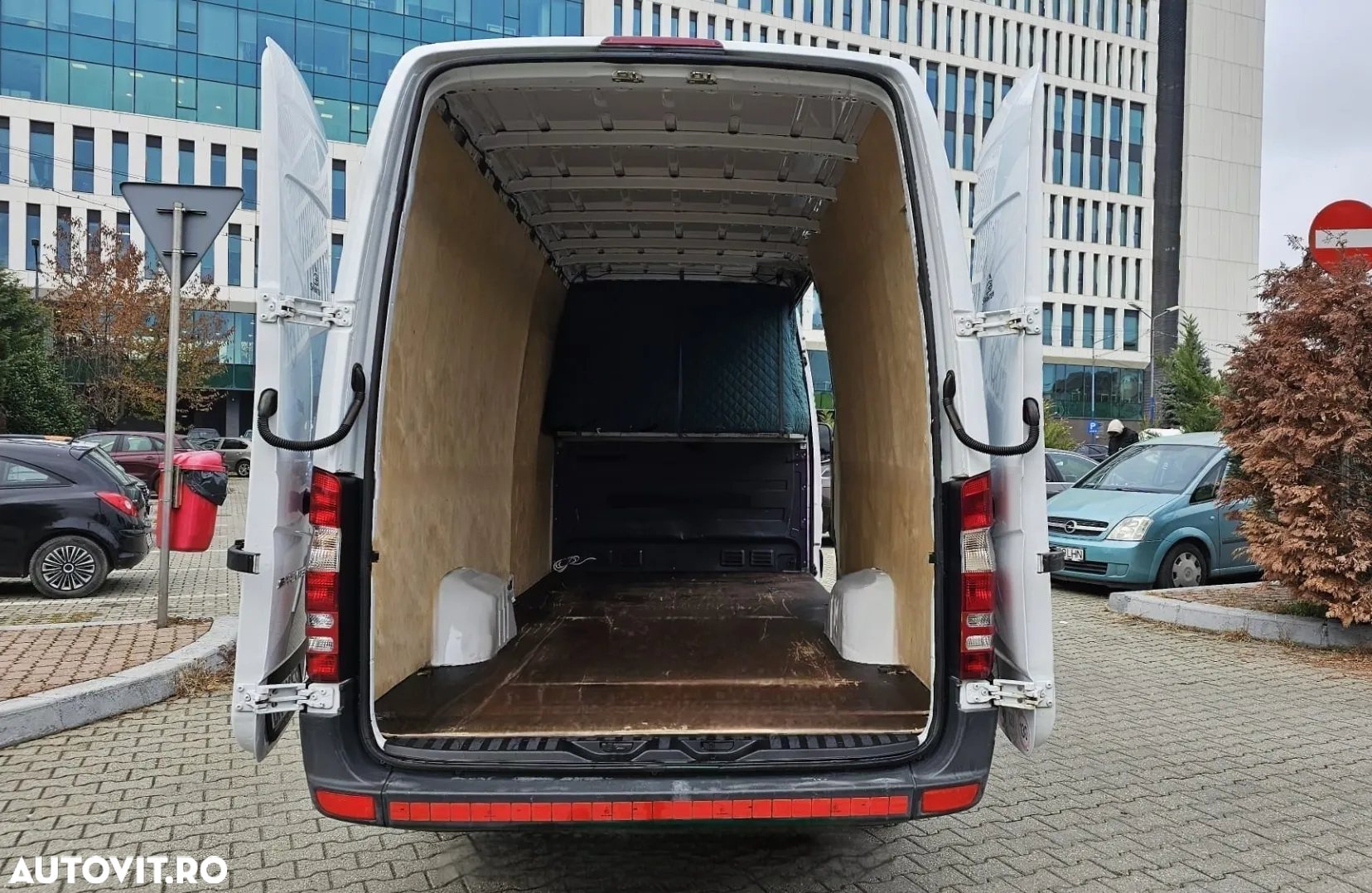 Mercedes-Benz Sprinter - 8