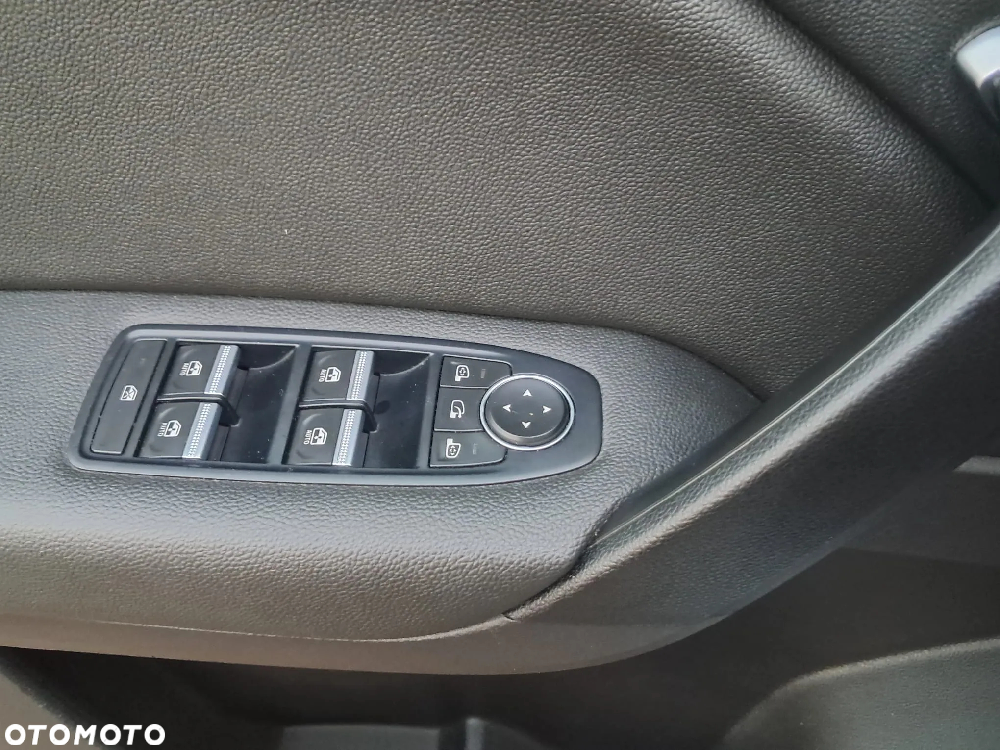 Renault Captur BLUE dCi 115 INTENS - 29