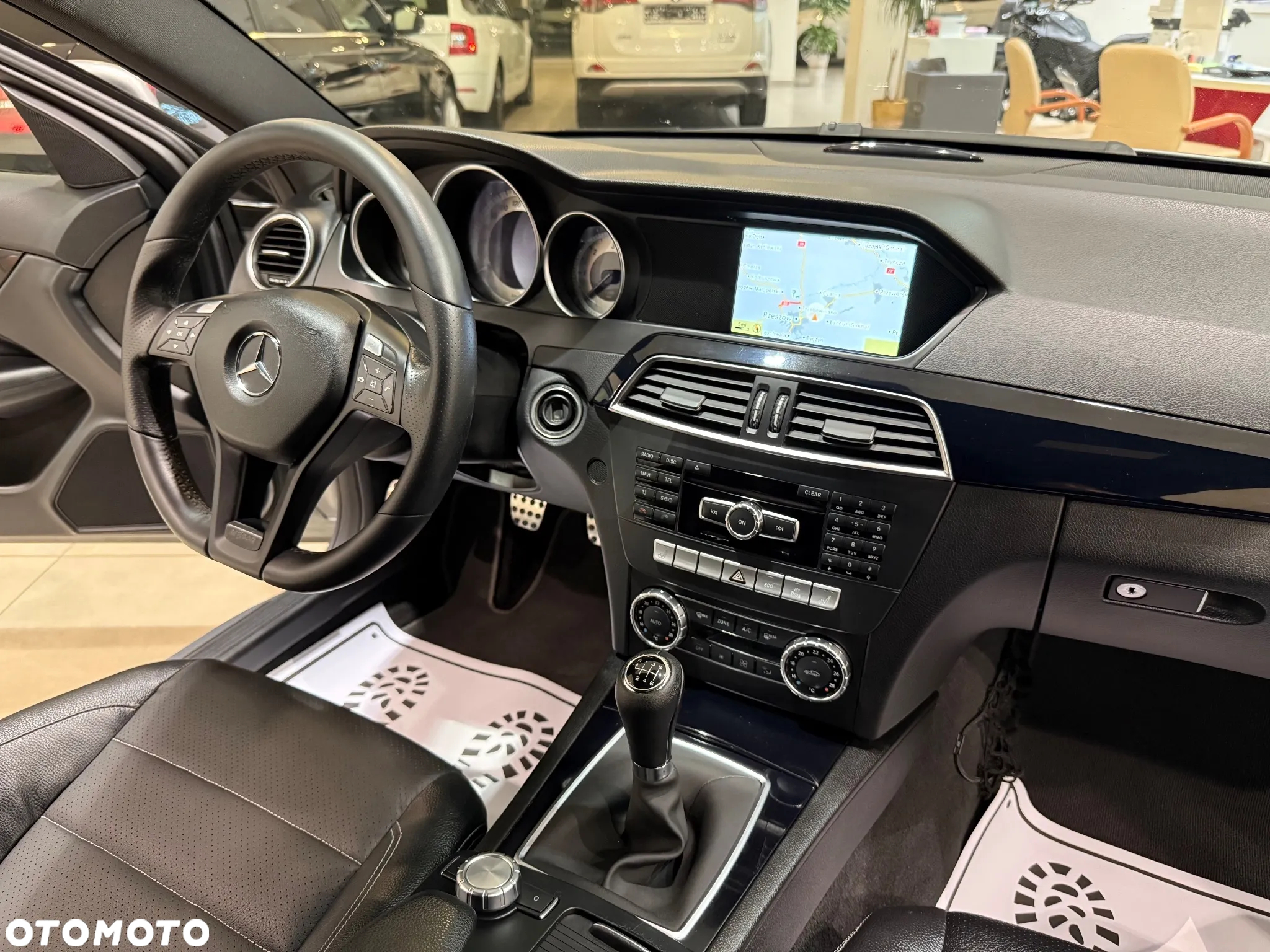 Mercedes-Benz Klasa C 220 CDI DPF Coupe (BlueEFFICIENCY) - 33