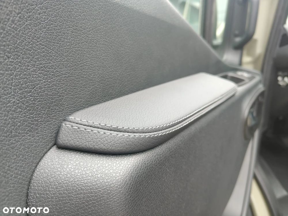 Mercedes-Benz Sprinter - 24