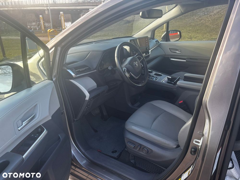 Toyota Sienna - 13