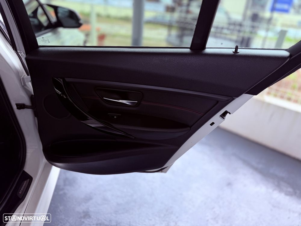 BMW 320 d Auto Pack M - 28