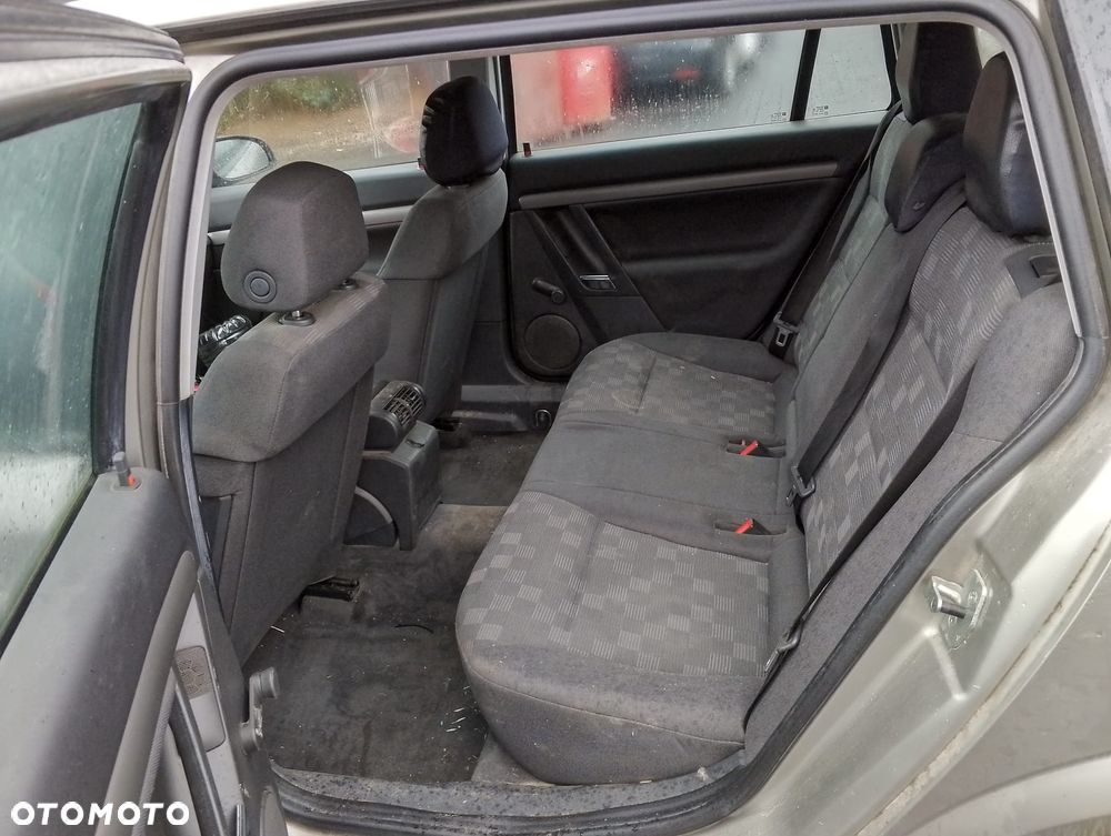 Opel Vectra C (02-05r.) 2.0DTI 100KM. Silnik Y20DTH Skrzynia F23, (MG1) lakier Z158/2FU/787J.Cały na części. GWARANCJA !!!  Przód Tył Zestaw Komplet Drzwi Klapa Zderzak Błotnik Maska Grill Atrapa Szyba Pas Lampa Lusterko Boczki Fotel Kanapa Kokpit Deska Rozdzielcza Przełącznik Włącznik Sterownik Przewody Wiązka Instalacja Moduł Komputer Czujnik Listwa Pompa Alternator Wtryski Głowica Rozrusznik Kompresor Sprzęgło Dwumas Silnik Skrzynia ABS Klimatyzacji Paliwa Wspomagania Kolektor Turbina Przepustnica Zawór Chłodnica Koło Hak Belka Sanki Zawieszenie Mcpherson Półoś Amortyzator Wydech Tłumik Zacisk Most - 9