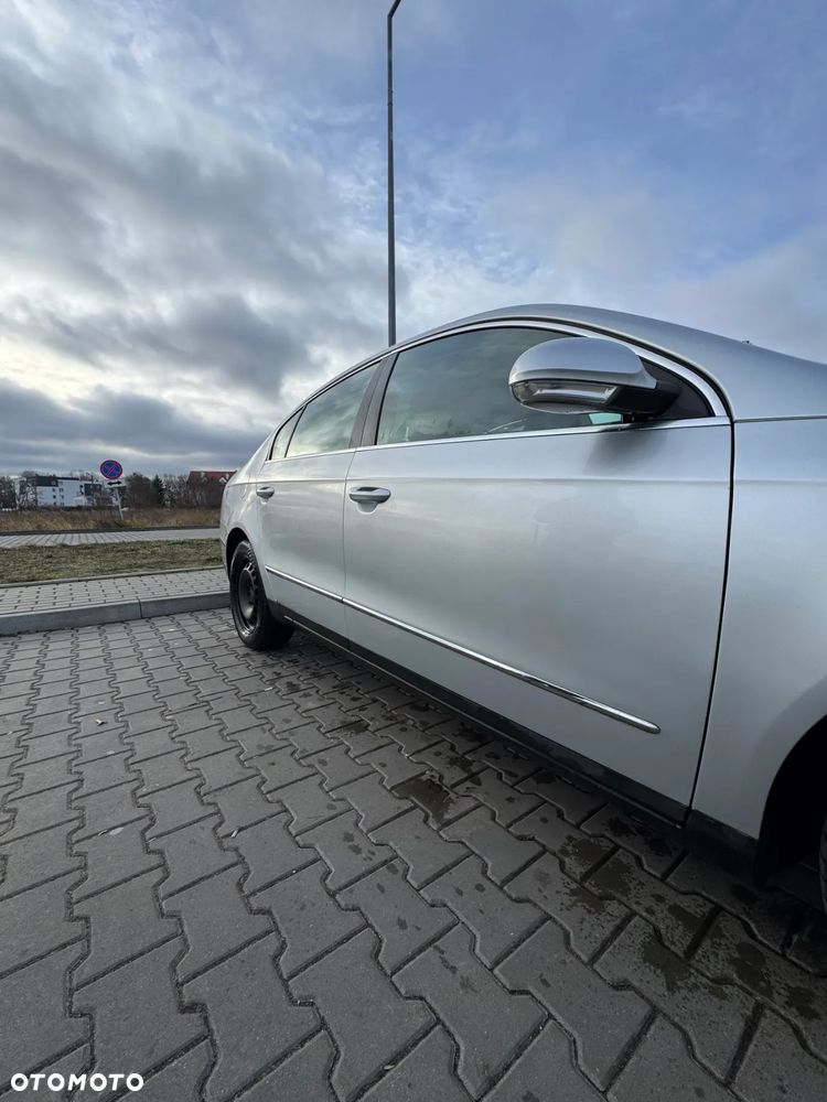 Volkswagen Passat 2.0 TDI DPF Highline - 14