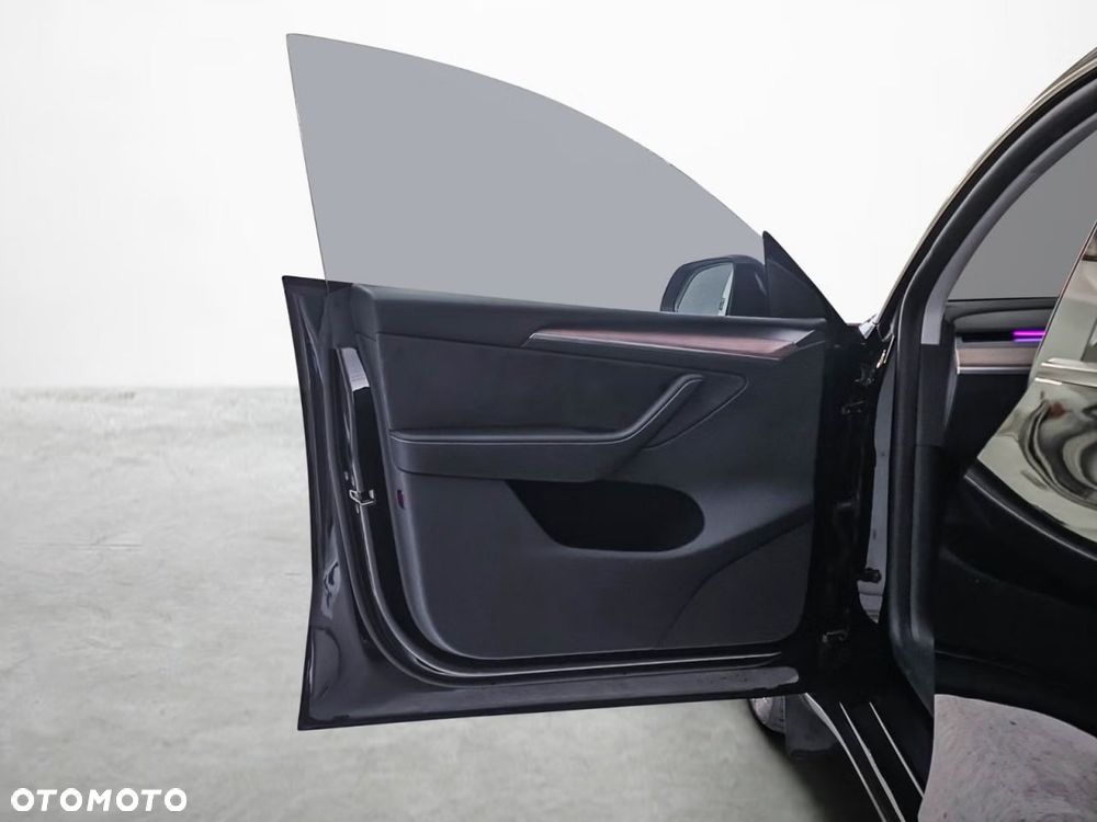 Tesla Model Y Long Range AWD - 13