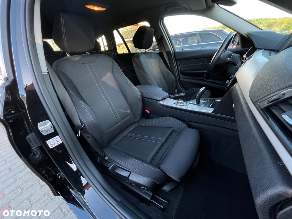 BMW Seria 3 320d Sport Line Shadow - 23