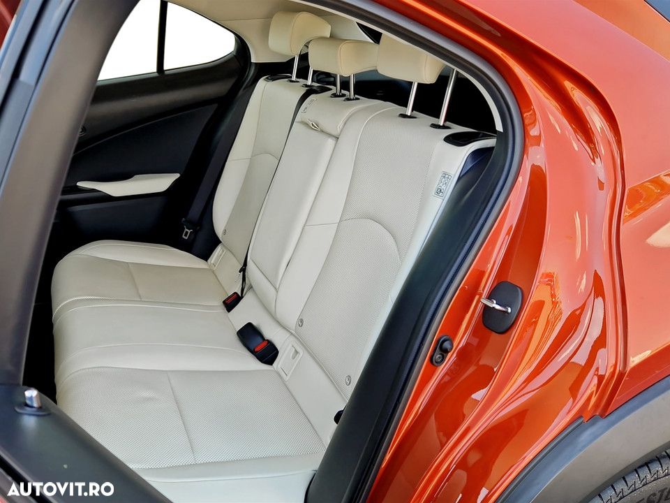Lexus UX - 16