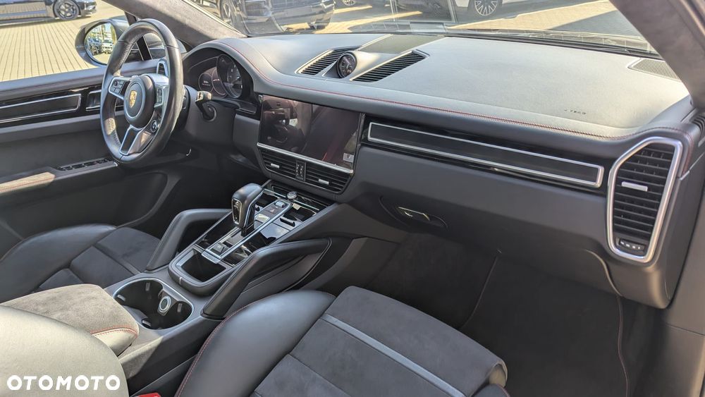 Porsche Cayenne GTS - 11