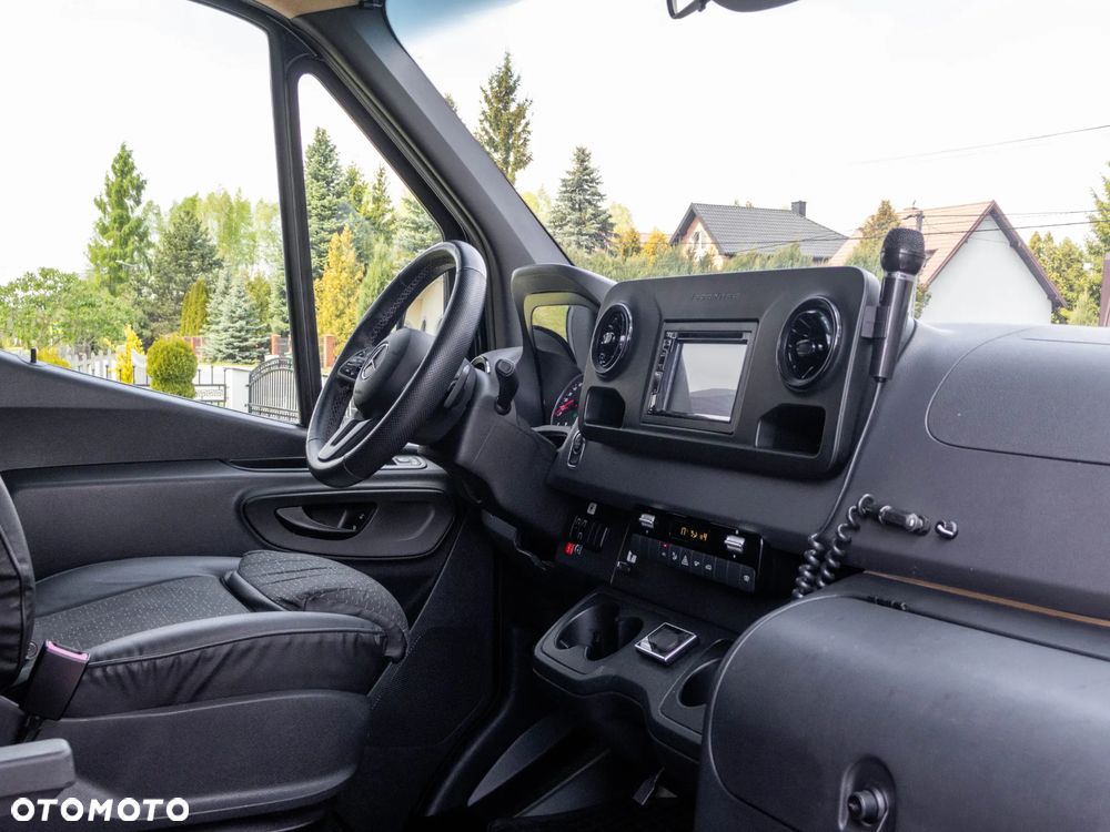 Mercedes-Benz SPRINTER 3.0 V6 / AUTOBUS 21-MIEJSC / ZABUDOWA MERCUS + PLECAK / AUTOMAT / TV + LODÓWKA / FULL WERSJA / ZNIKOMY PRZEBIEG 70 TYŚ KM! / STAN FABRYCZNIE NOWY! - 32