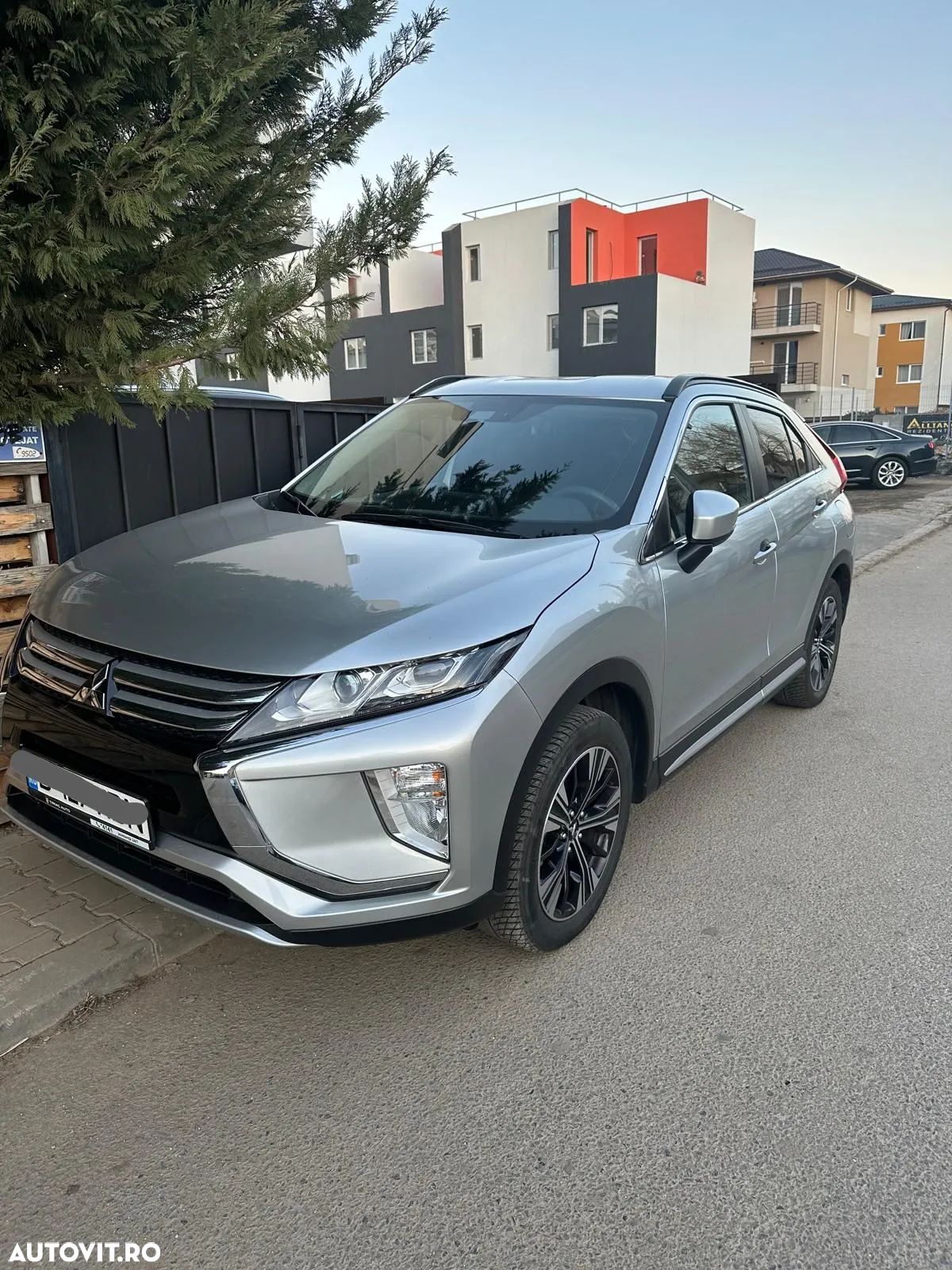 Mitsubishi Eclipse-Cross 1.5-litre 16-valve DOHC MIVEC 4X4 Invite+ Aut. - 1