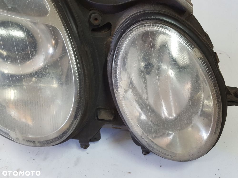 MERCEDES E W211 LAMPA XENON PRAWA PRZÓD ANGLIK - 3