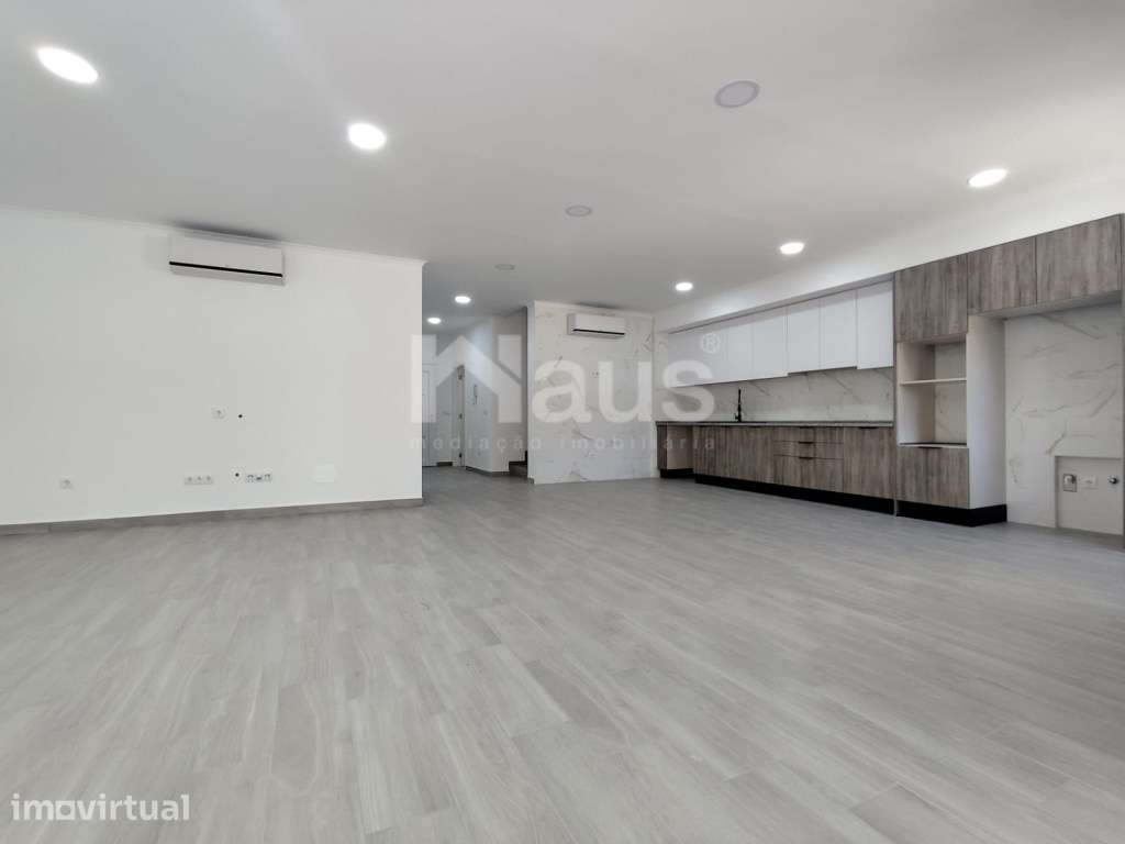 Moradia T4 com logradouro inserida em lote de 340m2 - Grande imagem: 3/31