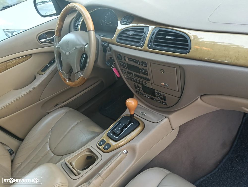 Jaguar S-Type 3.0 V6 Executive Auto. - 34