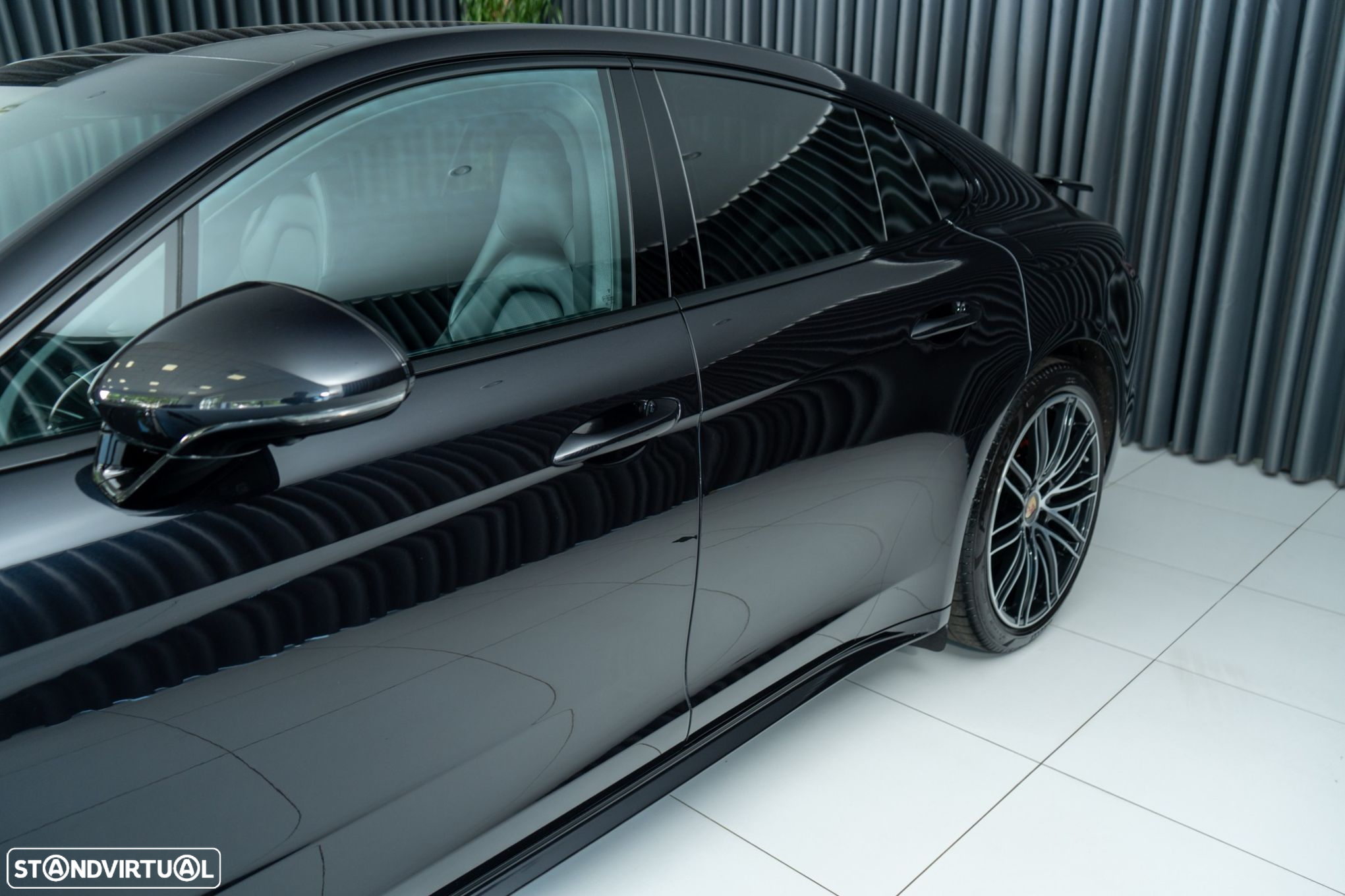 Porsche Panamera 4 E-Hybrid - 11