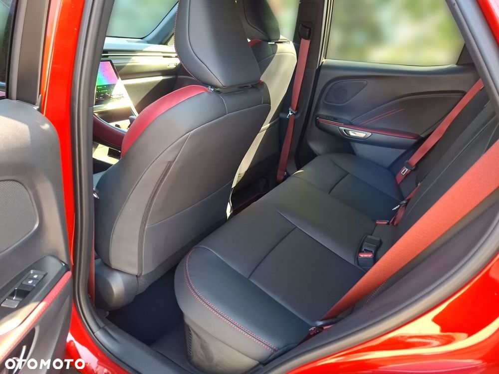 Lexus LBX - 13