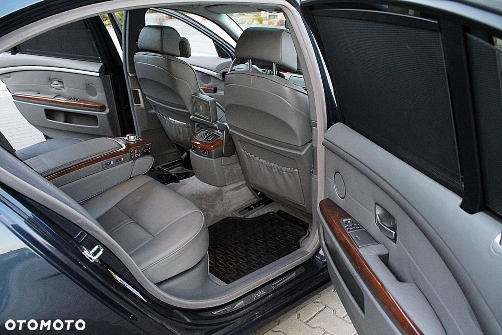 BMW Seria 7 750Li - 30
