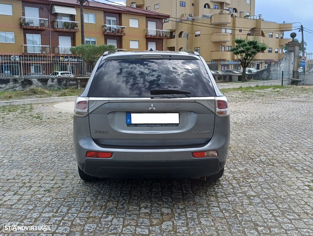 Mitsubishi Outlander 2.2 DI-D Intense+ - 14
