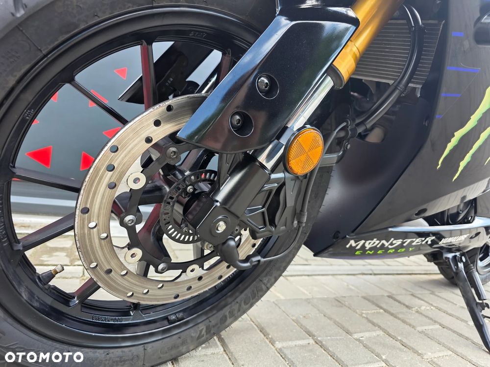 Yamaha YZF - 27