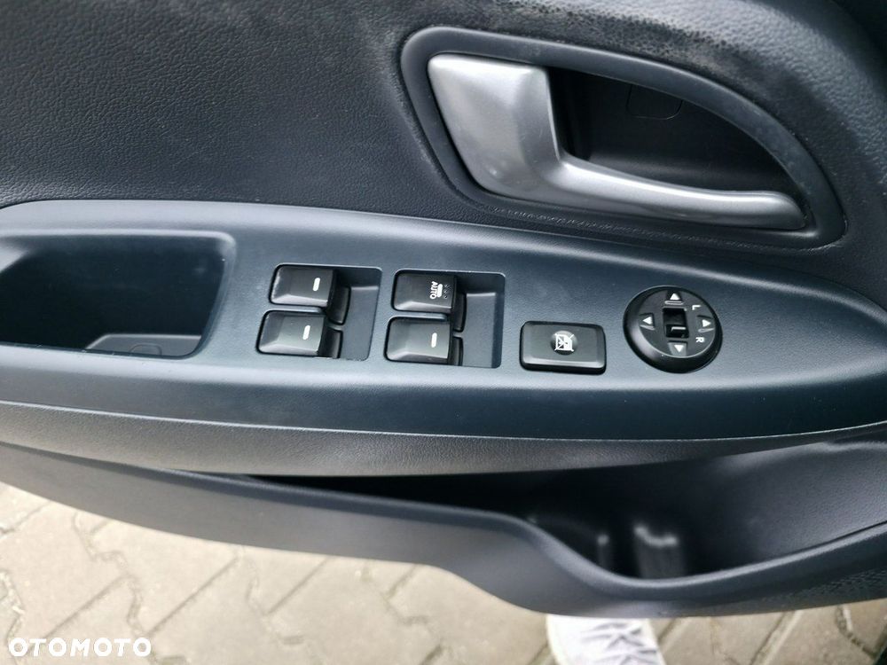 Kia Rio - 23