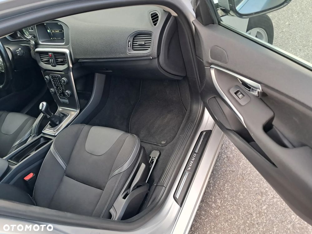 Volvo V40 D2 You - 10