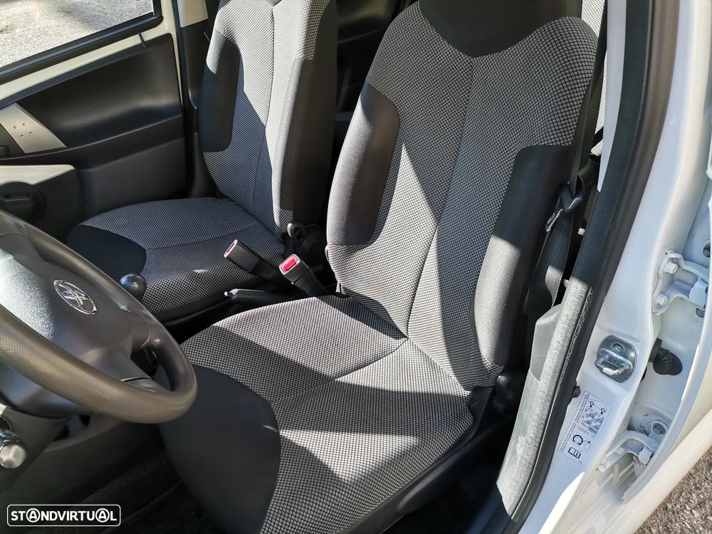 Toyota Aygo 1.0 + AC+VSC - 8