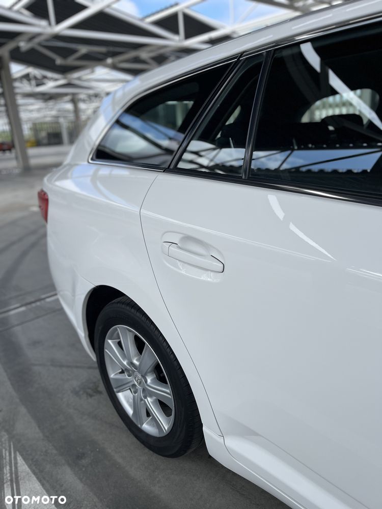 Toyota Avensis 1.6 Comfort - 15