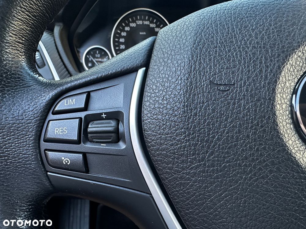 BMW Seria 3 320d Sport Line - 30