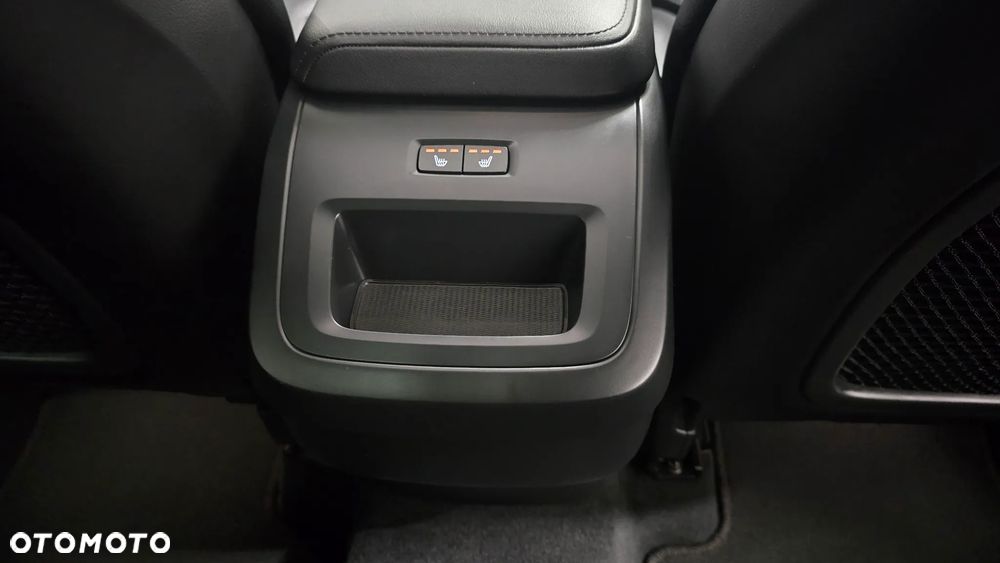 Volvo XC 60 B4 D Plus Dark - 16