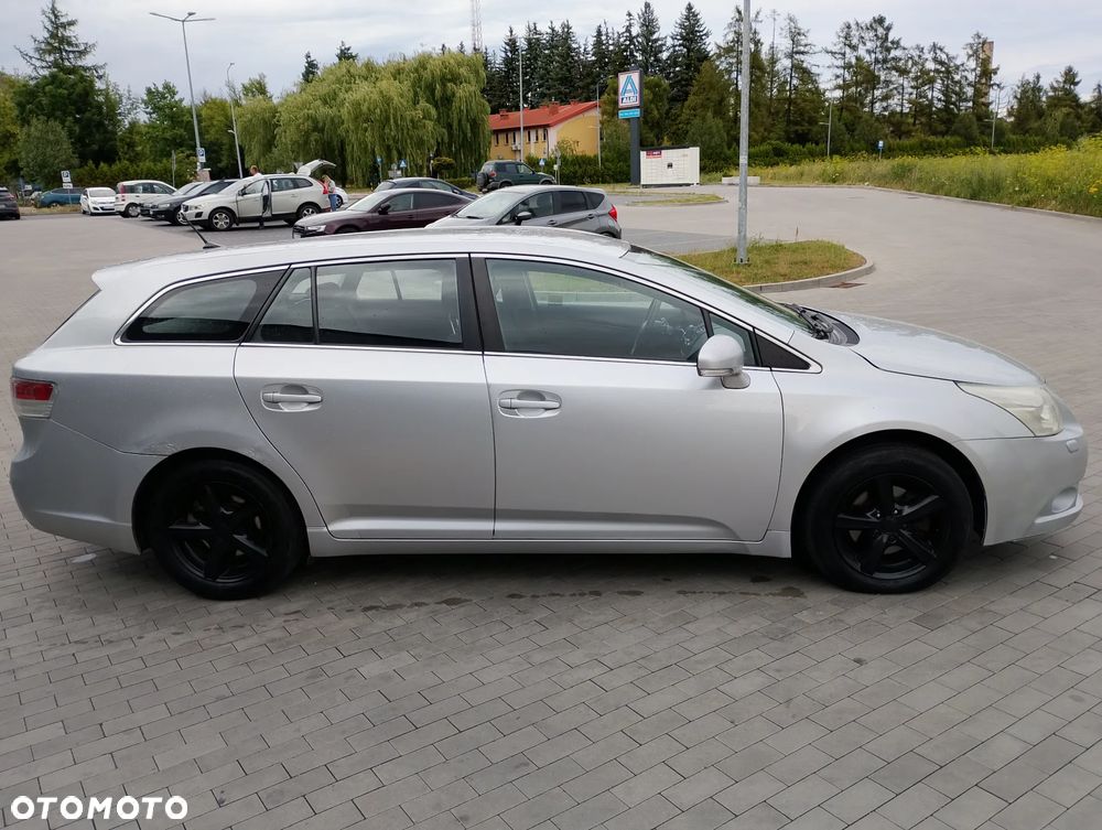 Toyota Avensis 2.0 D-4D Luna - 4