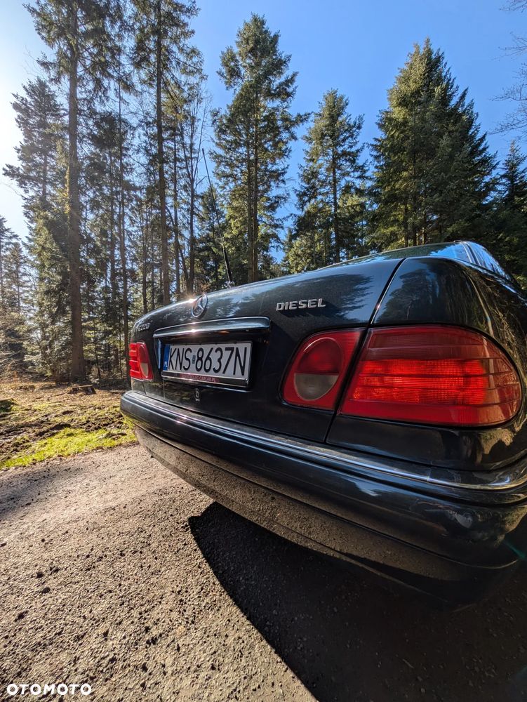 Mercedes-Benz Klasa E 220 D Avantgarde - 5