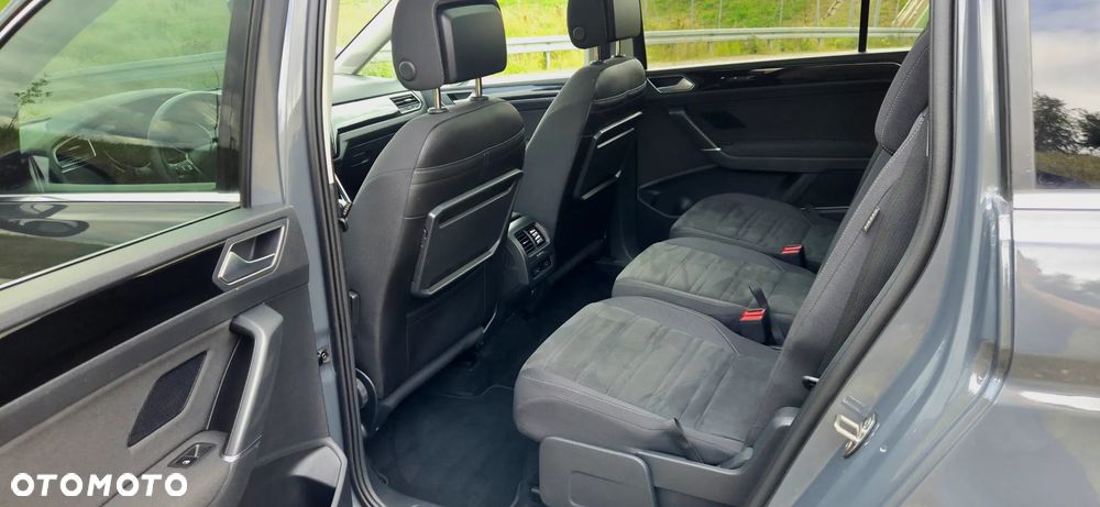Volkswagen Touran - 11