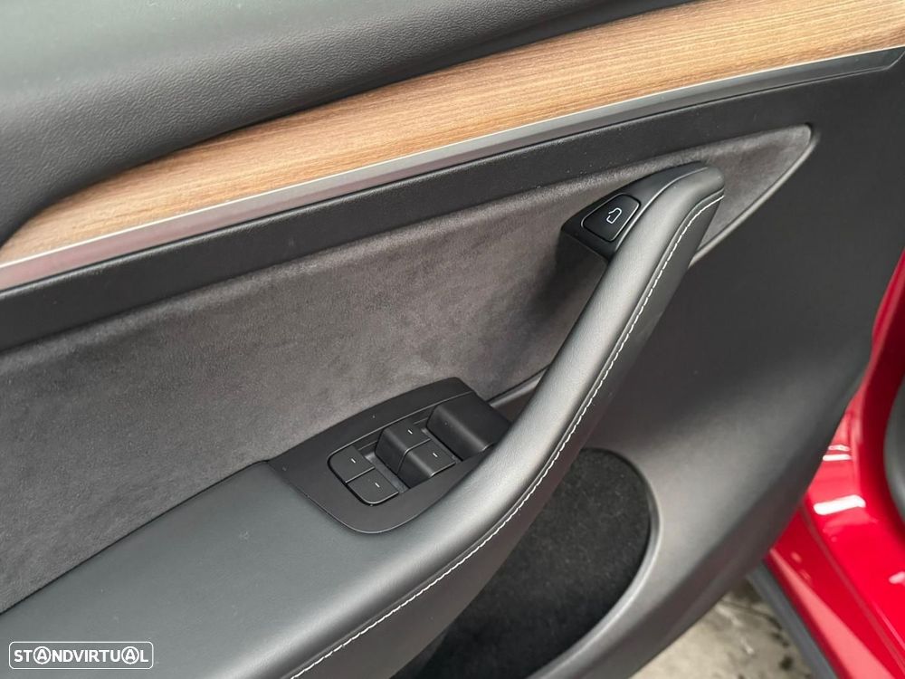 Tesla Model Y Long Range Tração Integral Premium - 35