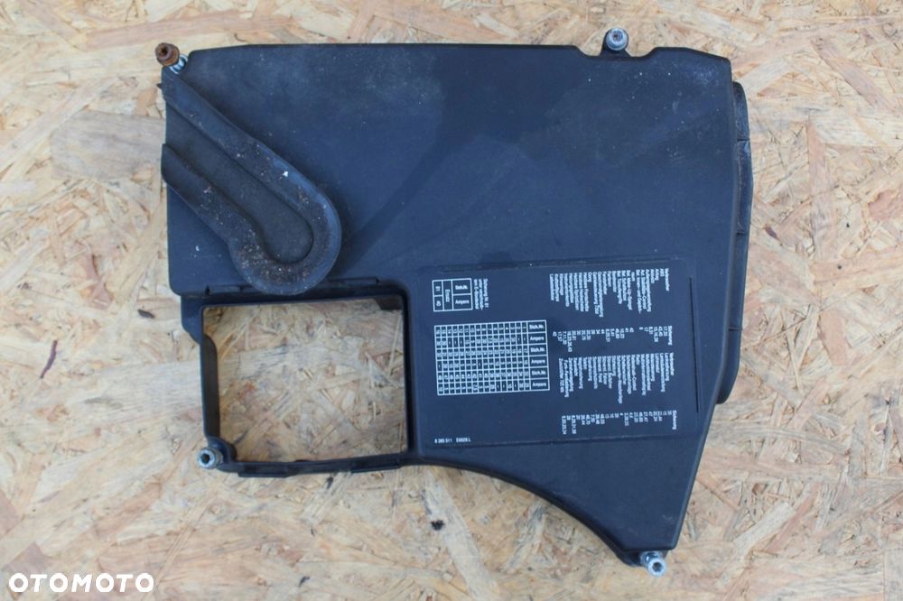 Klapka osłona skrzynki bezpieczników BMW e38 1747665 - 1