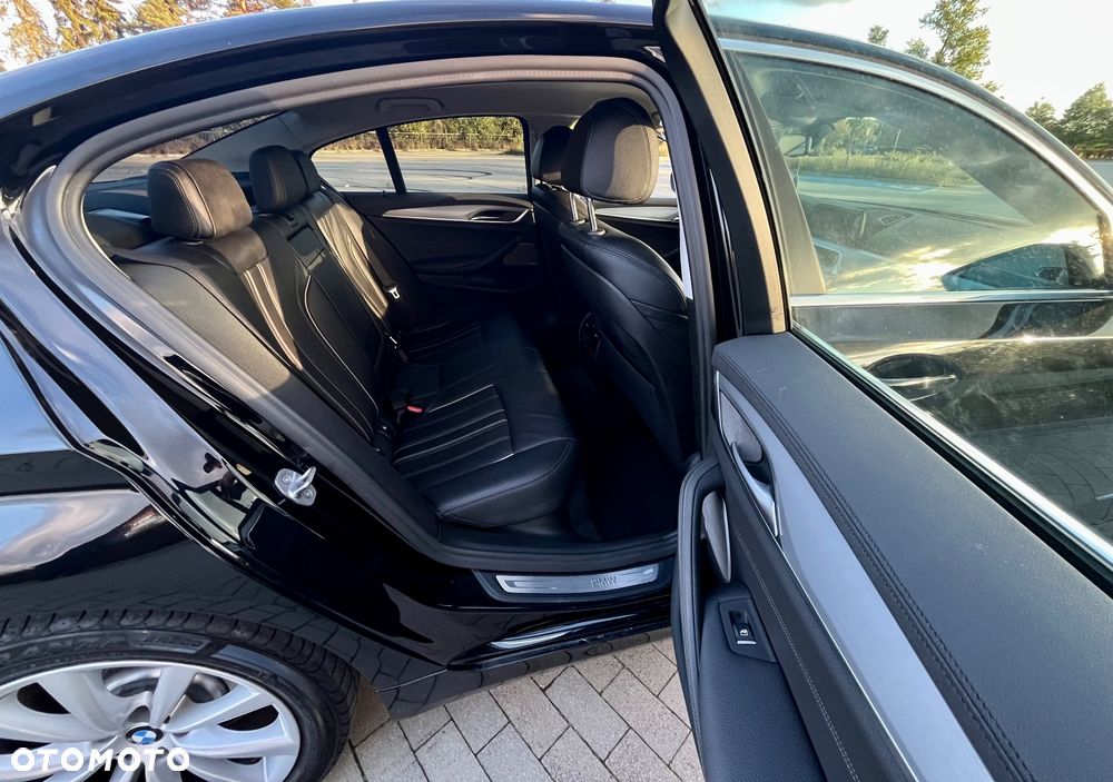 BMW Seria 5 518d - 23