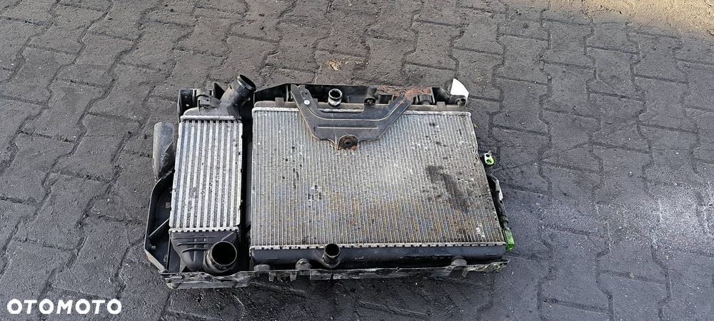 PAS PRZEDNI CHŁODNICE PEUGEOT 407 - 3