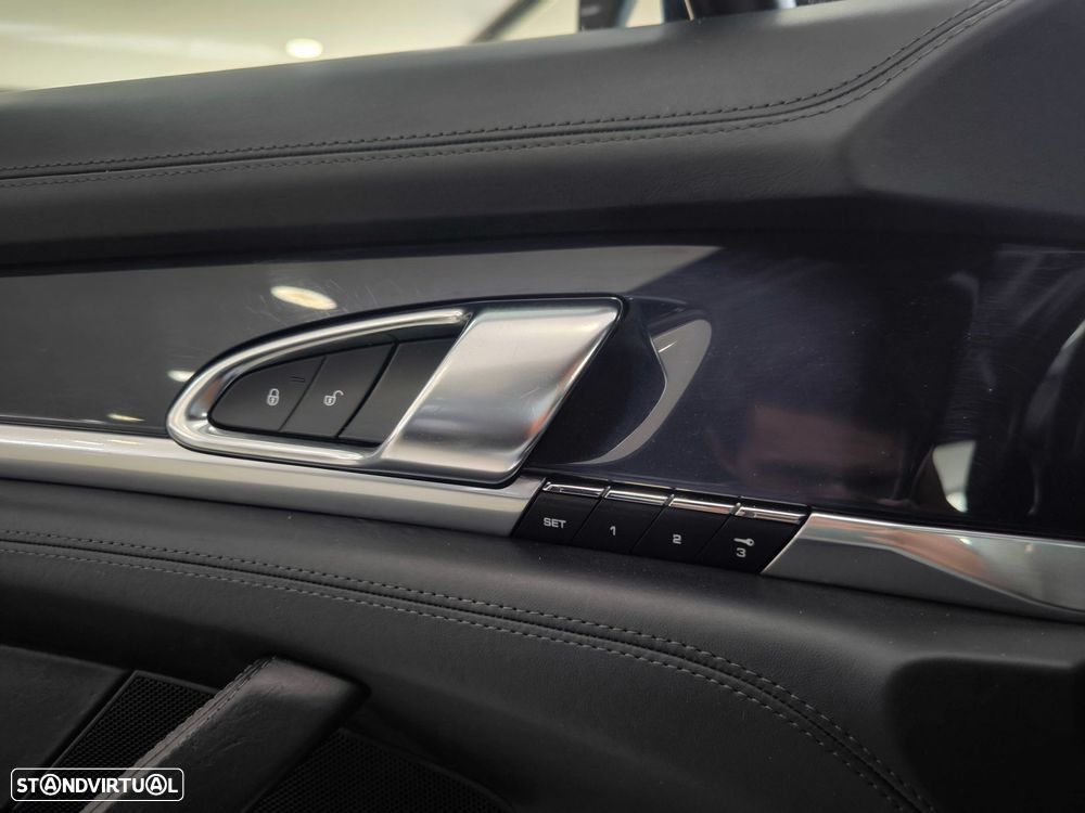 Porsche Panamera Platinum Edition - 24