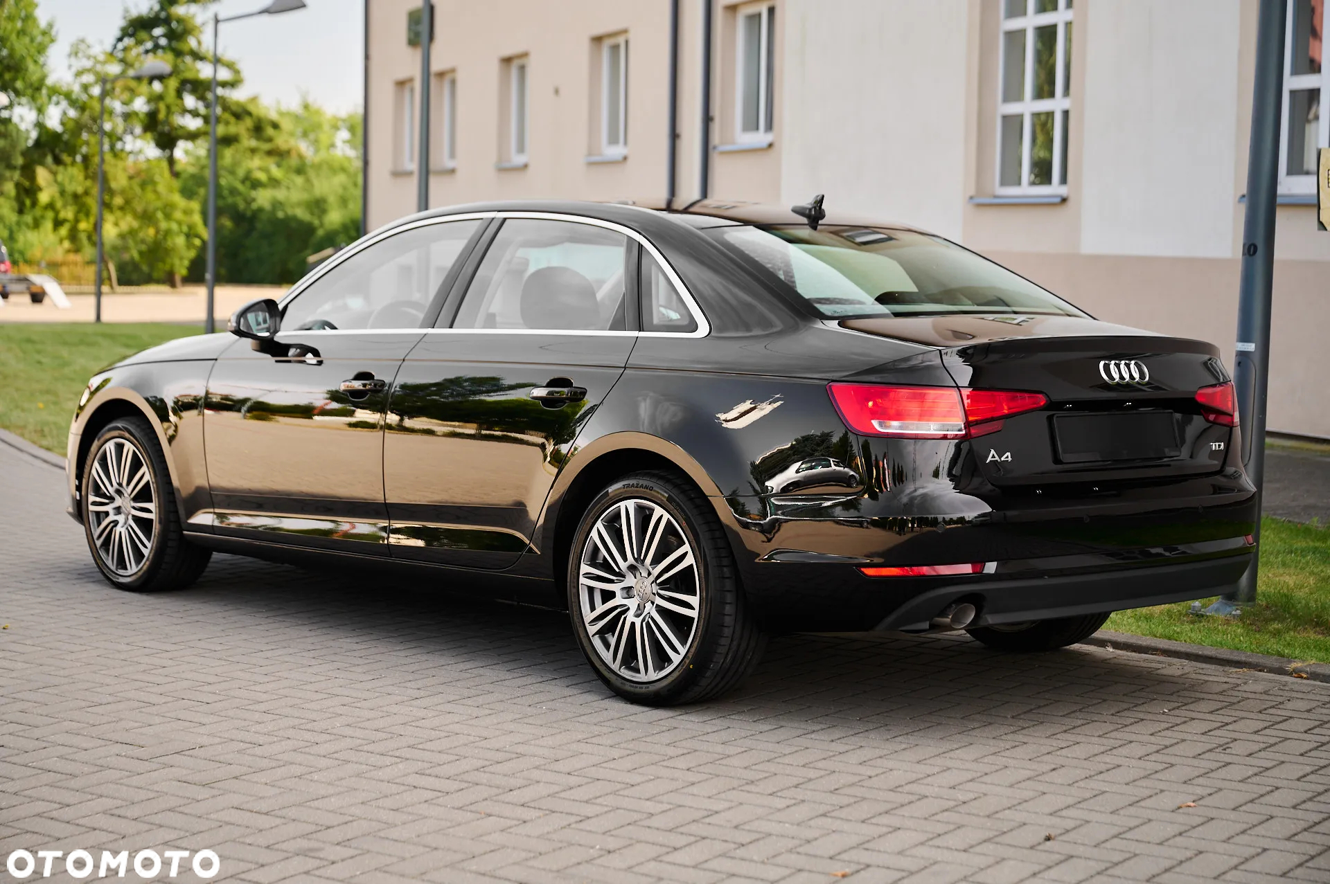 Audi A4 2.0 TDI ultra S tronic design - 9
