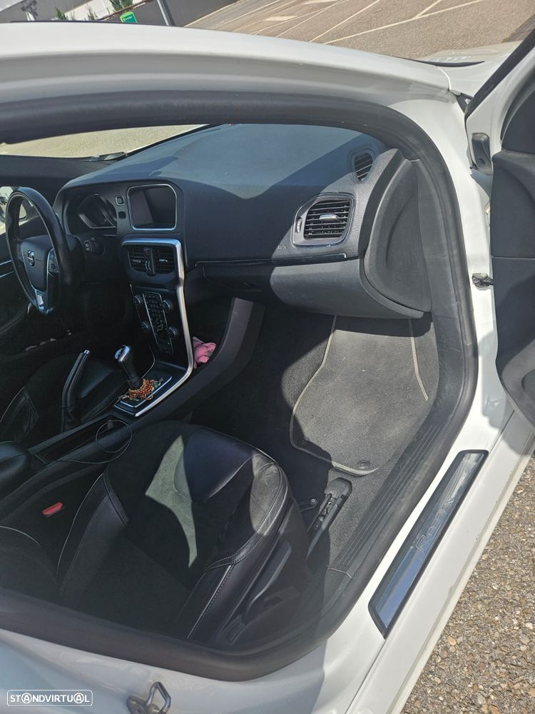 Volvo V40 2.0 D3 R-Design - 9