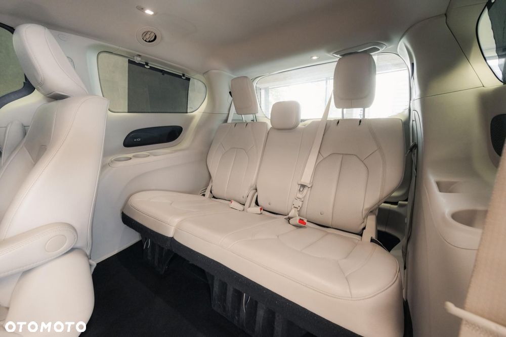 Chrysler Pacifica - 15