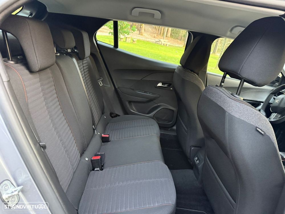 Peugeot 2008 1.2 PureTech Active EAT8 - 22