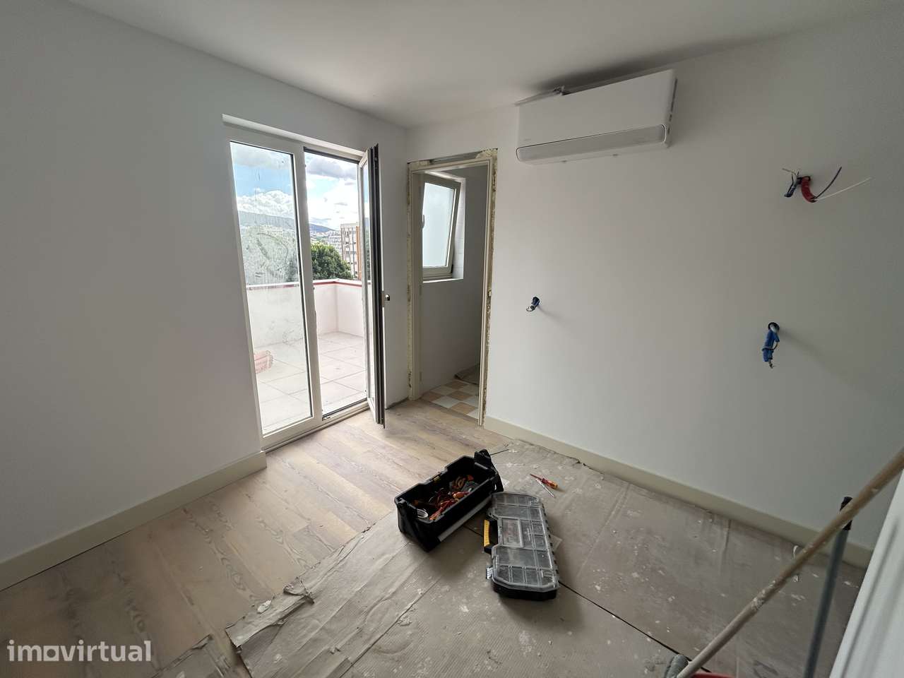 Duplex NOVO,c/ Cozinha Equipada,Varanda,Terraço,2 WC's,no Centro Braga - Grande imagem: 5/10