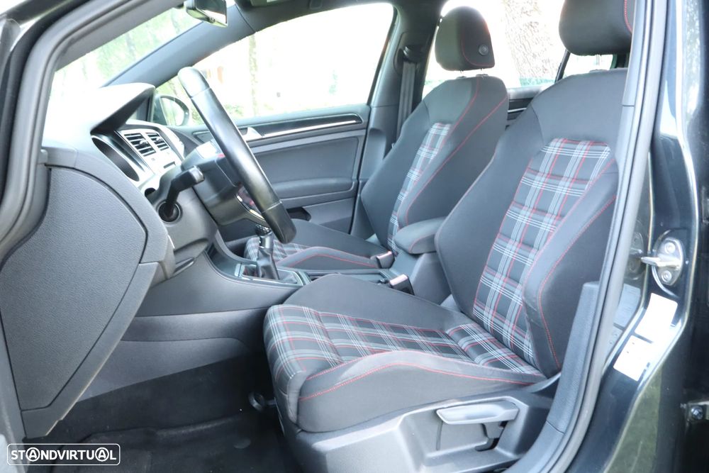 VW Golf 2.0 TSi GTi Performance - 21