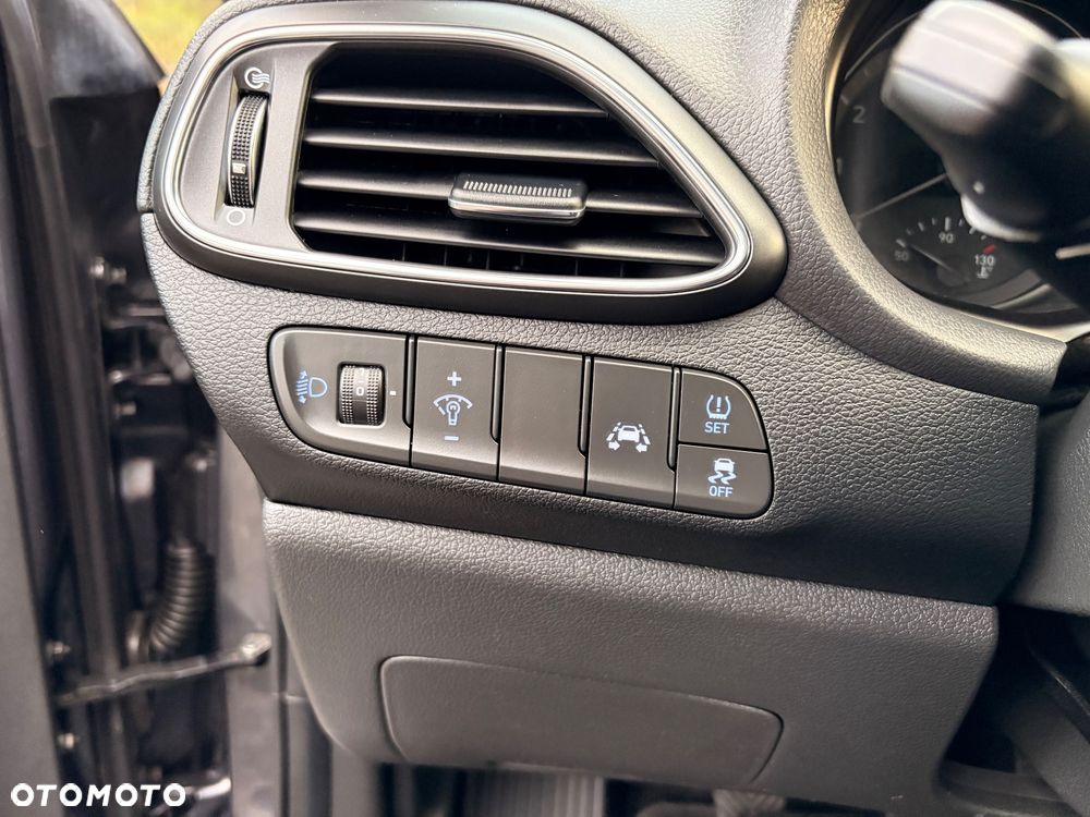 Hyundai i30 1.4 Trend - 24