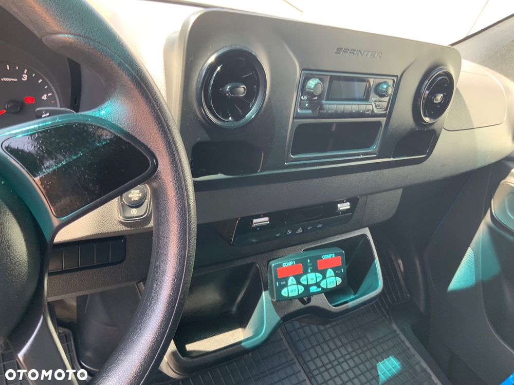 Mercedes-Benz SPRINTER - 11