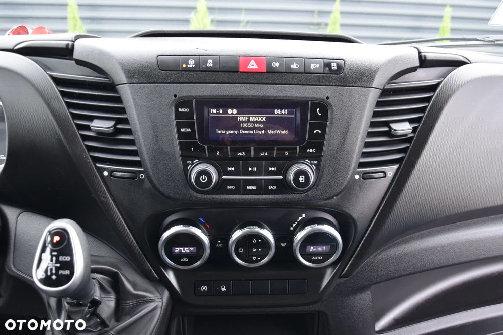 Iveco DAILY MAXI 35S16 / 2.3 - 160 KM / AUTOMAT HI-MATIC / NOWY MODEL / 3 OSOBY / DOSTAWCZE / BLASZAK / KLIMA / CZUJNIKI COFANIA / NISKI PRZEBIEG / 2022 / SERWISOWANY / Z NIEMIEC - 30