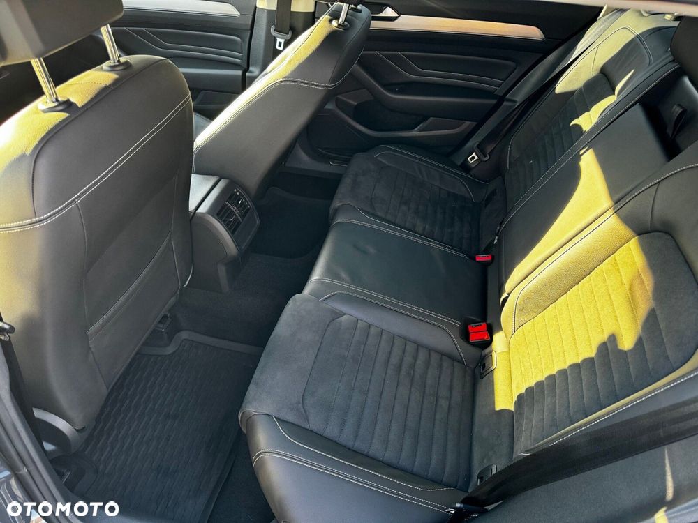 Volkswagen Passat Variant 2.0 TDI Elegance DSG - 17